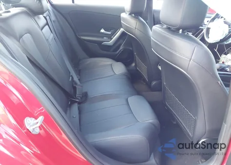 2019 Mercedes-Benz A 220 4Matic z USA, uszkodzony, nr VIN WDD3G4FB2KW025190